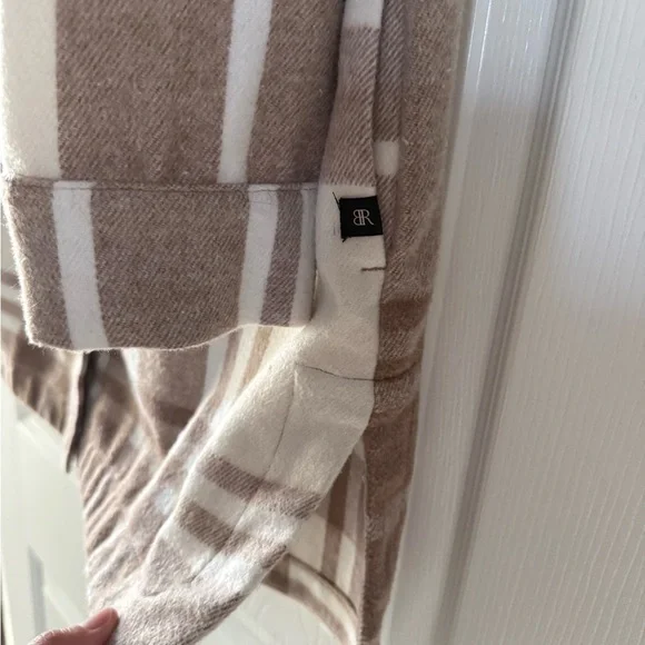 Banana Republic Tan and Cream Plaid Utility Jacket - Picture 8 of 9